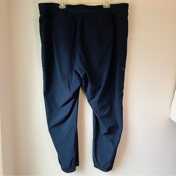 Athleta Plus Size Venture Pant in Navy - Picture 4 of 14